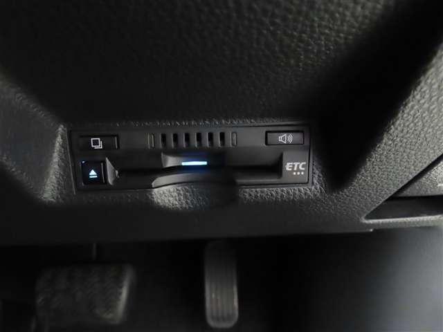 ETCを装備しています。高速道路の料金が後払いなので、料金所で止まることが無く、ノンストップでスイスイ進めます。