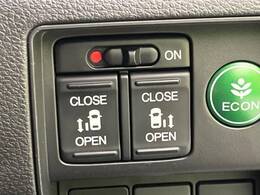 【両側パワースライドドア】スマートキーや運転席のスイッチで後席両側スライドドアの開閉が可能♪電動だから力を入れてドアを開ける必要が無く、小さなお子様でも簡単に開け閉めでき快適です♪