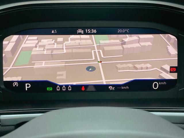 液晶式メーター「デジタルコクピットプロ」は、ナビゲーション画面も表示でき、安全ドライブに効果的です。