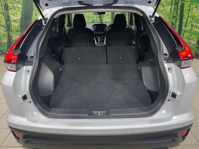 後席を格納すると、これだけの広さが！シーンに合わせたシートアレンジで、大きな荷物も積むことが出来ます♪