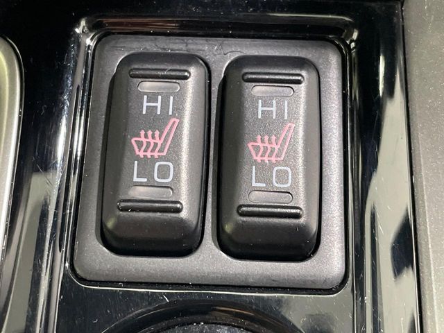 【シートヒーター】寒い日に重宝するシートヒーター！エアコンより早く温まってくれるので寒がりの人も安心ですね♪エアコンの温風は乾燥するから苦手、という方にもをおすすめです。