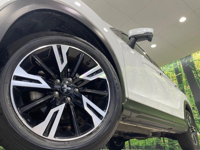 【純正18インチアルミホイール】外観にマッチした純正アルミホイールを装着しております。各種社外アルミホイールや、スタッドレスタイヤも取扱いしております。是非ご相談ください♪