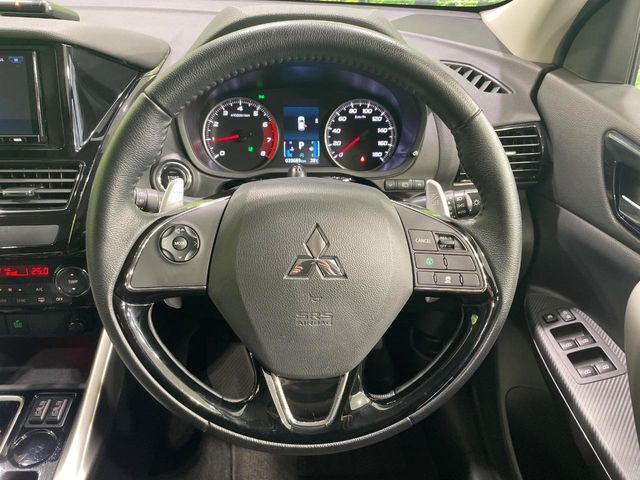 【ステアリングスイッチ】運転中、前方から目線をそらすことなく、オーディオ等の操作が可能な便利機能！安心＆快適なドライブを演出してくれます♪