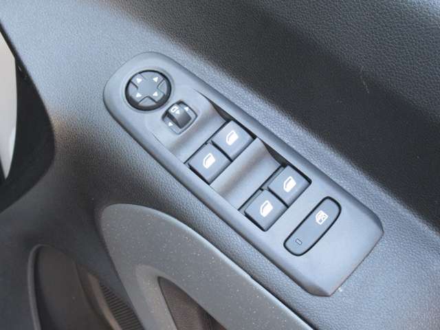 運転席側ウィンドウコントロールスイッチ