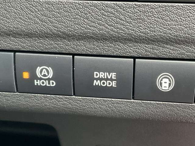 3つのドライブモードをシステムが自動制御。Standardモードに加え、加速・減速が強めなSportモード、省エネ走行ができるEcoモードを搭載（停止にはブレーキペダルを踏んでください）。