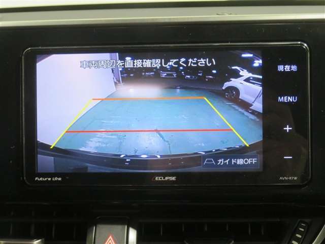 車両後方の映像を映すバックモニター。進路を確認しながら安全に車庫入れできます。