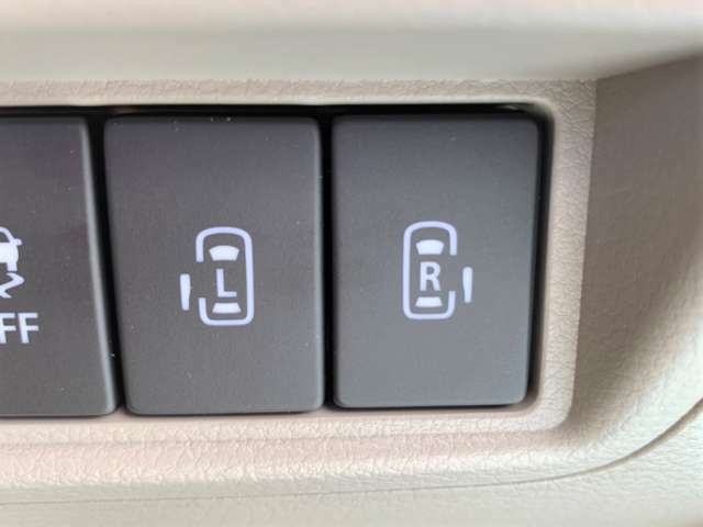 両側電動スライドドアですので使い勝手いいですよ！運転席からはこのスイッチで開閉できます！