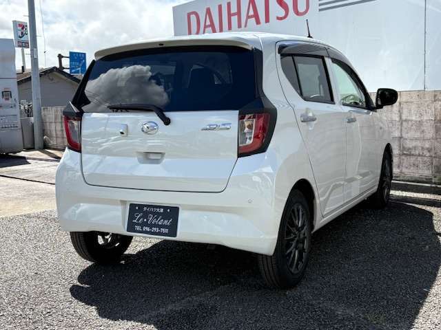 ワンオーナーで低走行の一台。当然、車内もきれいです。