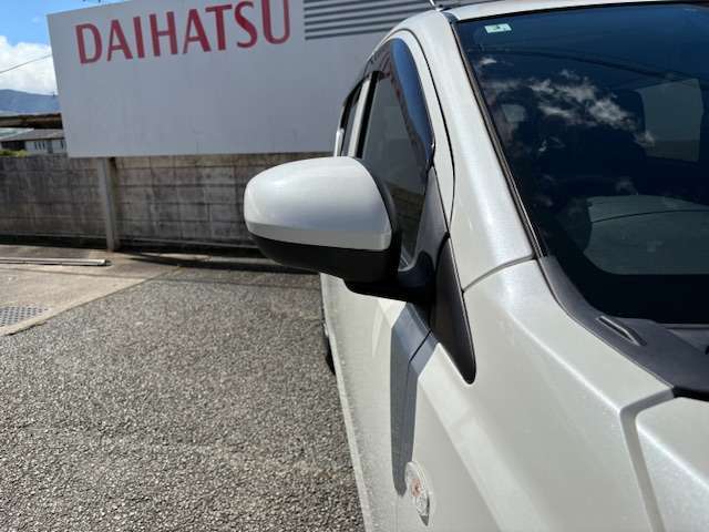 電格収納＆ミラー角度調整機能付き！
