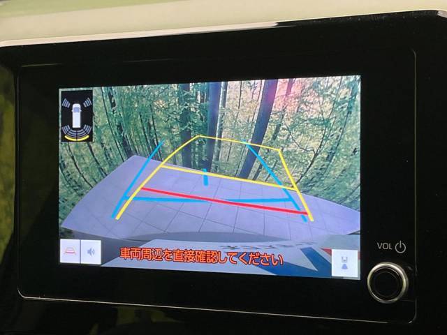 【バックカメラ】駐車時に後方がリアルタイム映像で確認できます。大型商業施設や立体駐車場での駐車時や、夜間のバック時に大活躍！運転スキルに関わらず、今や必須となった装備のひとつです！