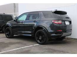 側面に回り込んだテールライトがスタイリッシュなデザインを強調させます。