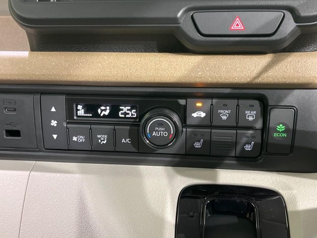 【シートヒーター】寒い日に重宝するシートヒーター！エアコンより早く温まってくれるので寒がりの人も安心ですね♪エアコンの温風は乾燥するから苦手、という方にもをおすすめです。
