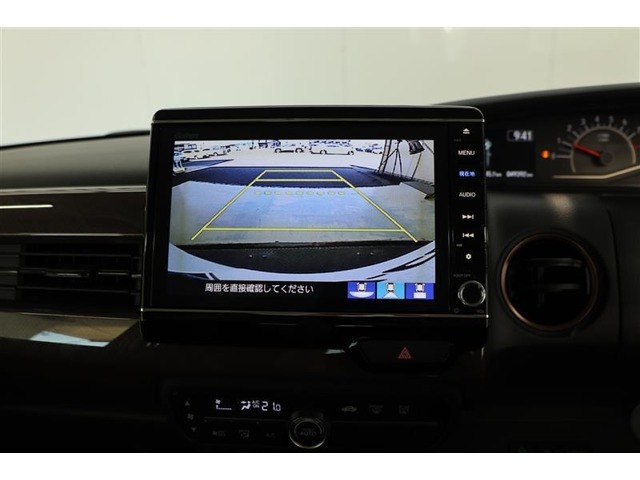 バックモニター付きのナビですのでご安心して後進駐車できます！