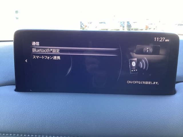 Bluetooth付き。お持ちのスマホに連動していただきお車を通して電話や音楽をお使いいただく事が出来、大変便利です☆