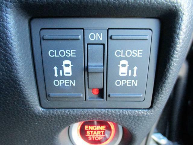 パワースライドドアなので運転席からもドアの開閉操作が可能なんです！お子様連れの方にも安心ですね♪