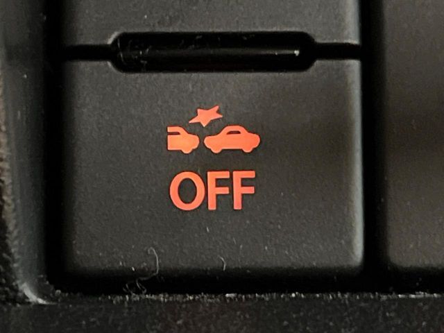 【スズキ　セーフティサポート】走行中に前方の車両等を認識し、衝突しそうな時は警報とブレーキで衝突回避と被害軽減をアシスト。より安全にドライブをお楽しみいただけます。