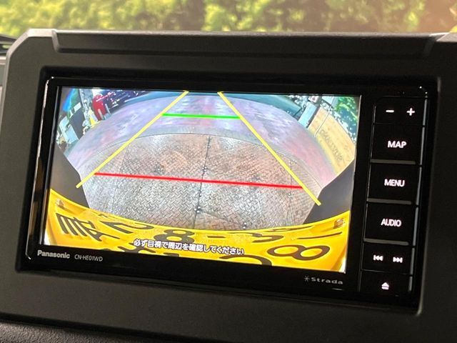 【バックカメラ】駐車時に後方がリアルタイム映像で確認できます。大型商業施設や立体駐車場での駐車時や、夜間のバック時に大活躍！運転スキルに関わらず、今や必須となった装備のひとつです！