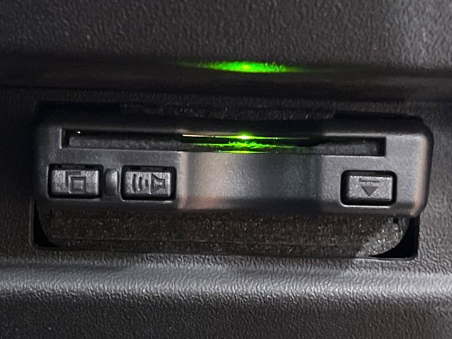 【ETC】高速道路の料金所をストレスなく通過！話題のスポットやサービスエリアに多い「スマートIC」利用時は必須のアイテムです。当店でセットアップを実施、ご納車当日からすぐにご利用いただけます！