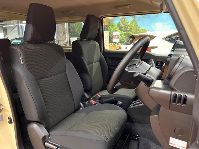 運転席シート廻りは使用感も少なく、良好な状態となっています。丁寧に使われていたことがよくわかりますね。