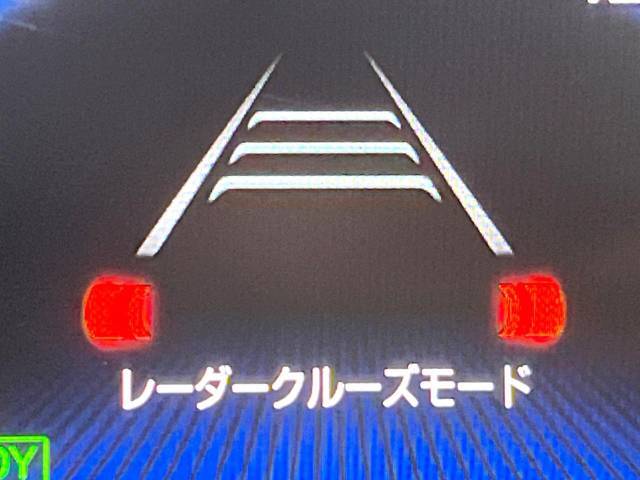 【レーダークルーズコントロール】高速道路での長距離走行が楽に！！自動で速度を保つクルーズコントロールが、衝突軽減システムと連携し、前方の車両を感知して車間を保つように速度調節してくれます！！