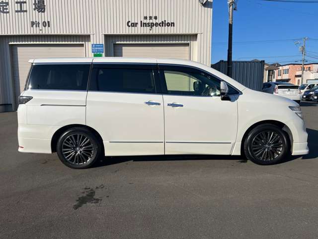 ☆納車整備は驚くほど点検箇所がございます。エンジンオイル・エレメントをはじめ油脂類・ブレーキオイルなど細部にわたって点検整備いたします。見落としがちな運転席廻りの計器の作動状況も確り点検いたします☆