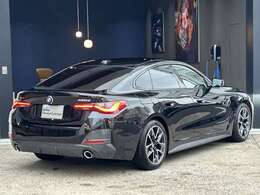 認定中古車2年保証LCIカーブドディスプレイ　サウンドパッケージ  オートトランク コンフォートアクセス ヘッドアップディスプレイ ハーフ黒革シート シートヒーター harman kardon トップビュー 1オーナー