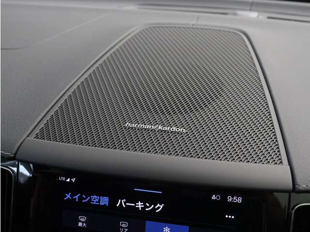 世界のオーディオファン垂涎の、harman/kardonプレミアムサウンドシステムを搭載。原音に近い音場空間を忠実に再現。乗る人すべてに最良の音響体験を提供します。
