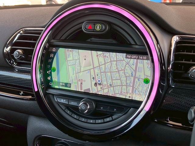 先進のBMW　タッチパッド付きi-driveとほぼ同性能のHDDナビゲーションになります。USBインターフェースやブルートゥースオーディオなど様々な先進機能をお楽しみいただけます。