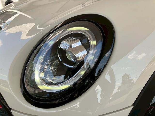 【LEDヘッドライト】です。現在主流のヘッドライトで明るいので視認性が良く安全です。明るさとかっこよさをお楽しみください。