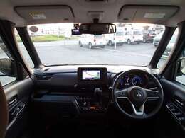 操作性と視認性に優れたインパネまわり、各スイッチは操作性を重視してデザインされてます！！