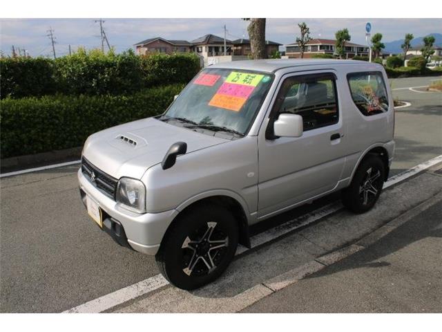 内装ルームクリーニング済みです。しっかり綺麗にしていますので、是非、お確かめください。納車時にはもう一度キレイにいたしますよ！