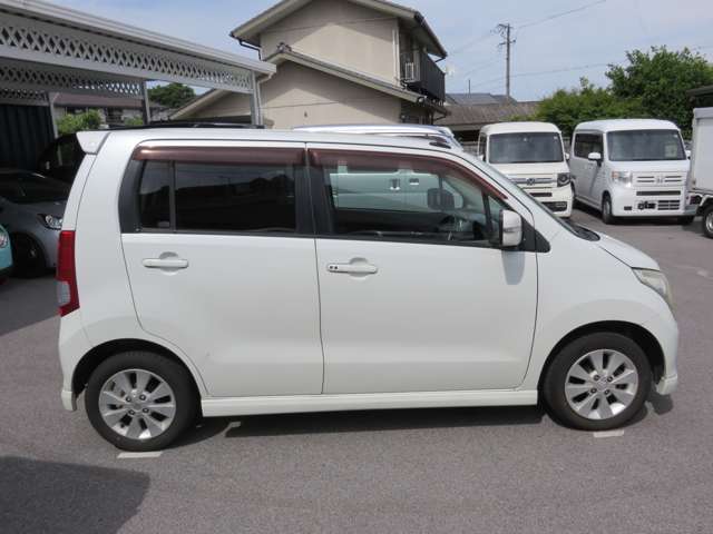 自社では板金塗装ブースも完備しておりますので車体の＊擦り傷＊へこみなどもしっかりと修理させていただいております！