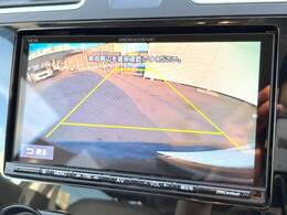 【バックカメラ】駐車時に後方がリアルタイム映像で確認できます。大型商業施設や立体駐車場での駐車時や、夜間のバック時に大活躍！運転スキルに関わらず、今や必須となった装備のひとつです！