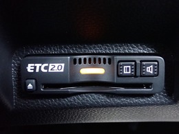 ■【ETC車載器】が装備されています。セットアップをしてお渡しとなり、ETCカードを差し込むだけで高速道路の利用が可能です。