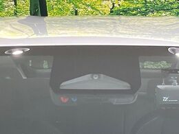 【プリクラッシュセーフティ】前方の車両等を検知し、衝突しそうな時は警報で注意を促し、ブレーキを踏む力をサポート。ブレーキを踏めなかった場合は衝突被害軽減ブレーキが作動、衝突回避をサポートします。