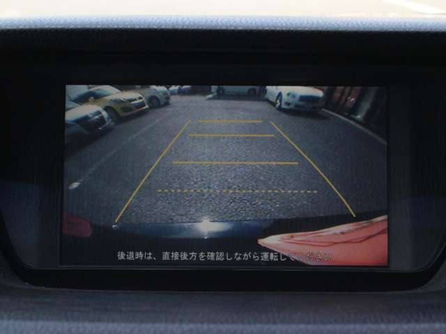 ナビ搭載ですので道に迷うことなく楽しくドライブ！バックカメラも装備しており駐車もラクラクです★