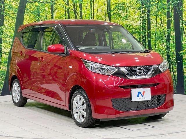 高透明度のガラス皮膜で撥水はもちろん、上質なツヤ・光沢を実現。紫外線や酸性雨から大切な愛車を保護し、色あせ・劣化を防止。「弾スプラッシュコート」、「弾プリミッサコート」からお選びいただけます。