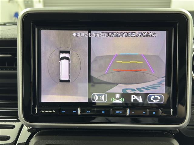 【全方位モニター】クルマを真上から見下ろした視点で駐車をサポートします！死角からの障害物にいち早く気が付くことができます。