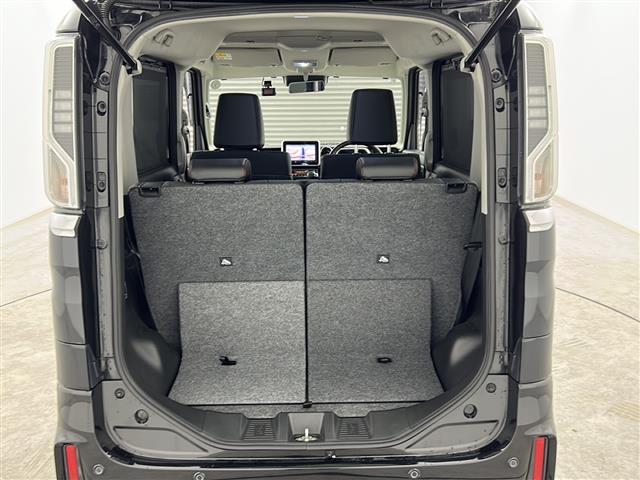 【トランク】積み込みやすくて、たっぷり積める荷室です。シートアレンジできるものは、乗車人数と荷物の量や大きさによってシートを動かすことができるので、より快適なドライブが可能です！