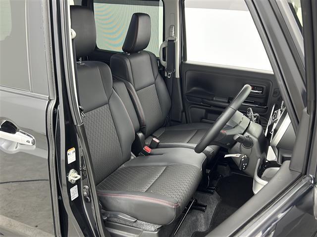 【運転席】座り心地が良いシートなので長時間の運転でも快適にお過ごしいただけます。新品のフロアマットのご注文も可能です。掲載箇所以外にご希望の写真がございましたらお気軽にお問い合わせ下さい。