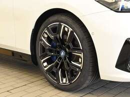 保証に関しましては全国どこのディーラーでもご使用いただける認定中古車保証が付きます。アフターメンテナンスもお近くのディーラーにて行うことができますので安心してお乗りいただけます。