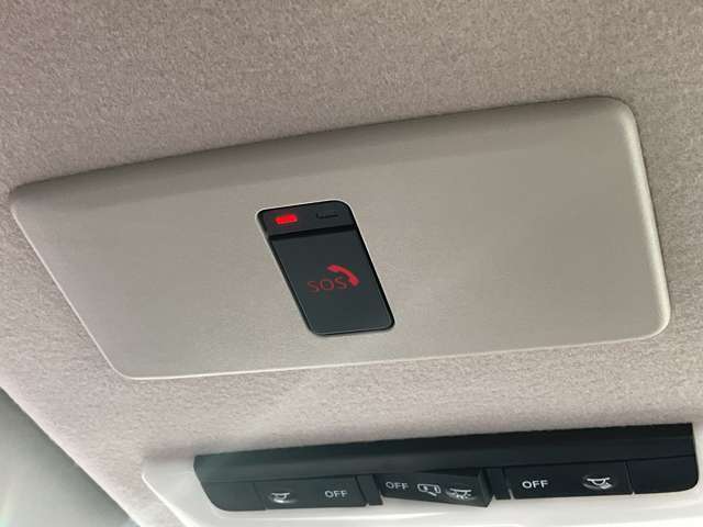 SOSコール機能搭載しています。緊急事態時に押すとオペレーターに繋がり、サポートしてくれます。