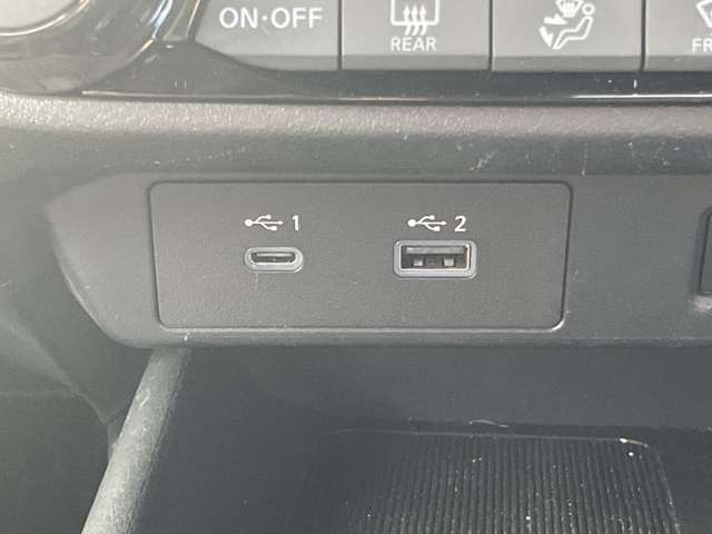 USB充電ポートも搭載しております。