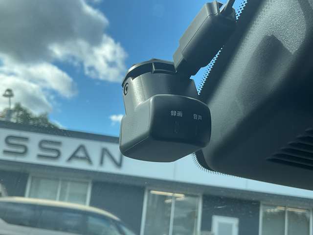 ドライブレコーダーです。もしもの時に大変役立ちます。