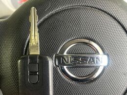 【キーレス】少し離れた場所からでもボタン一つでドアの開錠・施錠ができるのでとっても便利！ドアの鍵穴周りに傷をつけることもありません♪