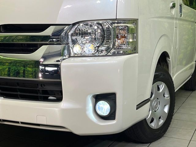 【LEDヘッドライト】悪天候や夜間走行時も良好な視界を確保し安心して運転できる高輝度LEDヘッドライトを装備！点灯速度が早く、消費電力も抑えられています。