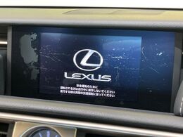 【メーカー純正ナビ】インテリアに溶け込むスタイリッシュな「専用設計」メーカーナビを装備♪視認性や操作性など基本性能にも優れ、より上質なカーライフをお楽しみいただけます。