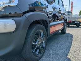 当店は、ご納車前にオイルやワイパーはもちろん、バッテリーやキーレスの電池なども交換してご納車致します。納車後に高額な交換部品が発生したりなどはありませんのでご安心ください。