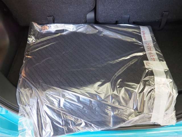 フロアマットも搭載しております。