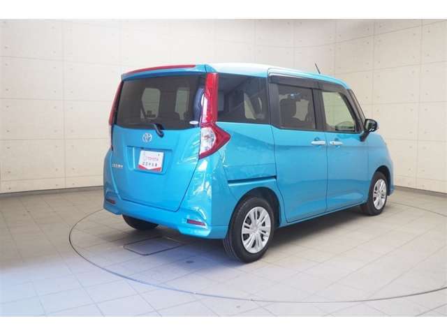 広々とした車内空間に優れた燃費性能。更にデザインも上質で人気のお車です！